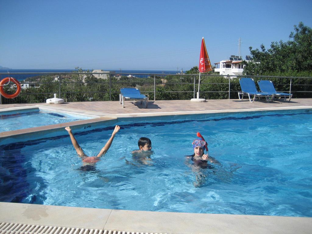 Stelios Apartments Istro Bagian luar foto