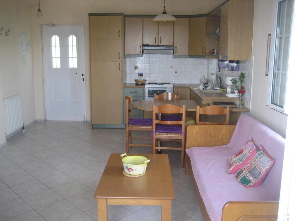 Stelios Apartments Istro Bagian luar foto