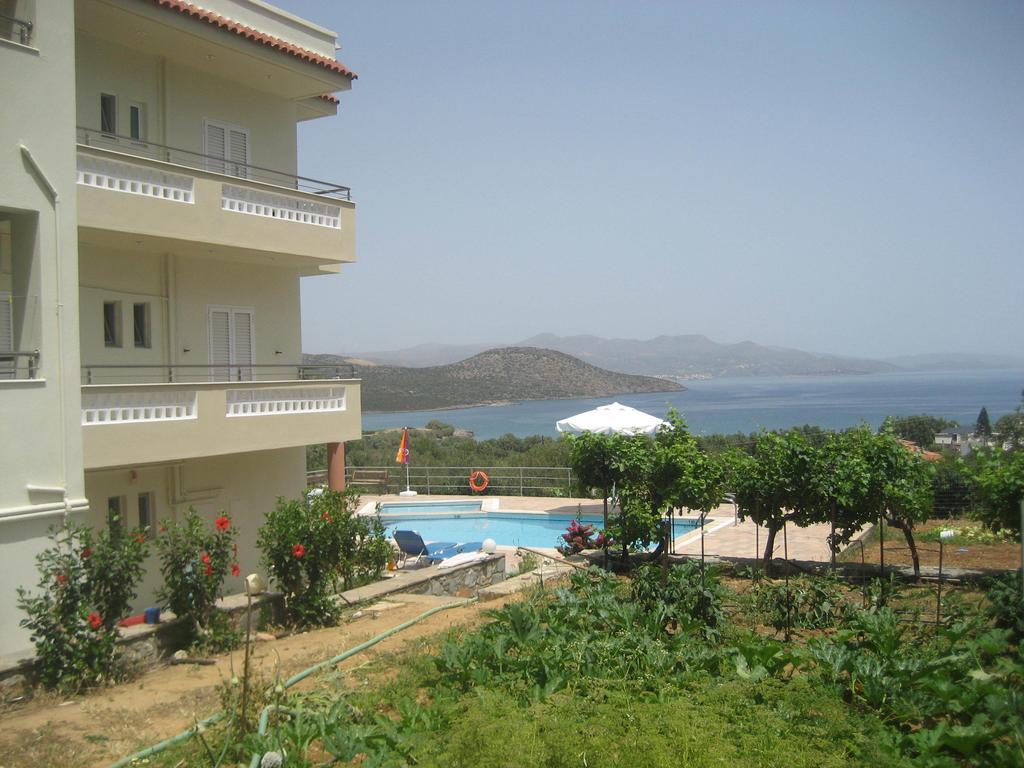 Stelios Apartments Istro Bagian luar foto