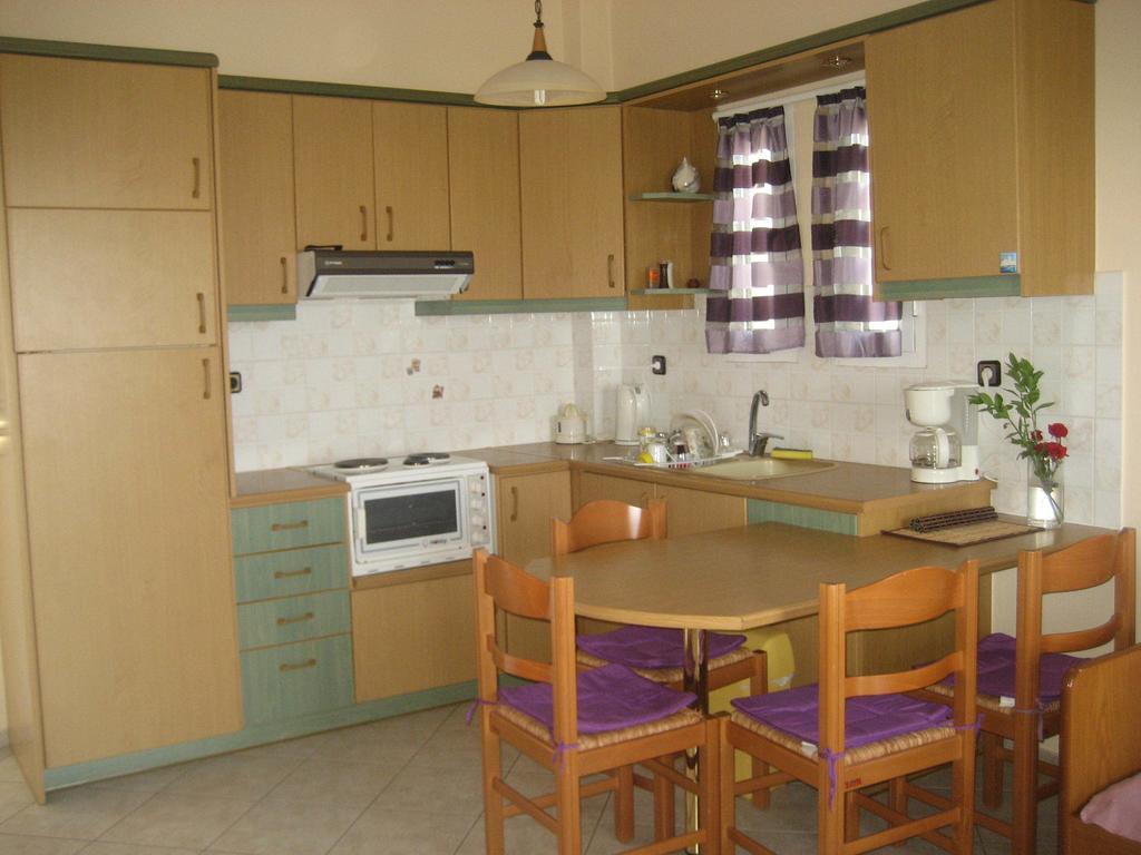 Stelios Apartments Istro Bagian luar foto