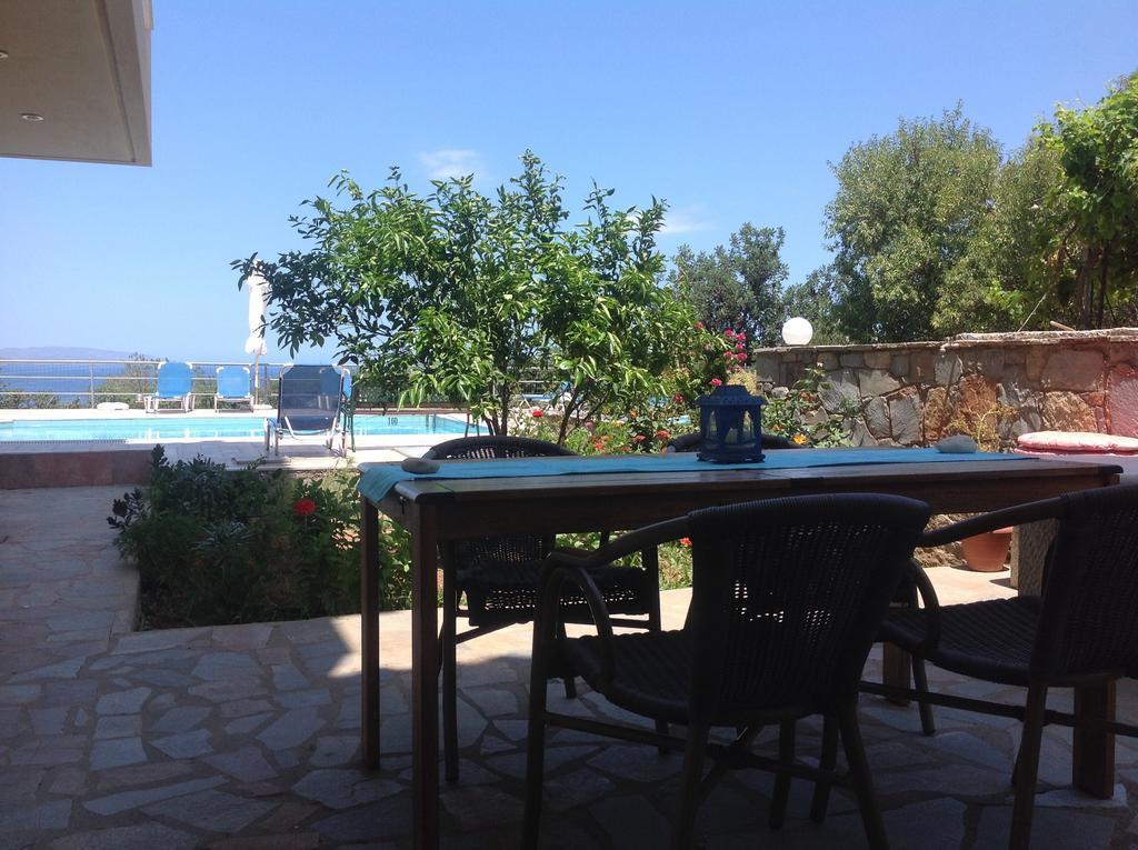 Stelios Apartments Istro Bagian luar foto