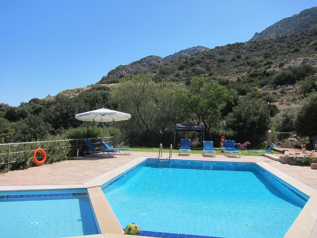 Stelios Apartments Istro Bagian luar foto