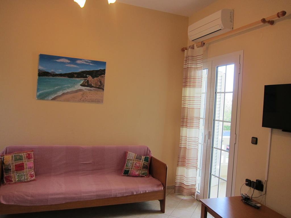 Stelios Apartments Istro Bagian luar foto
