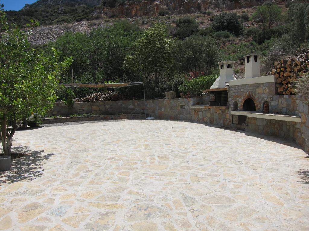 Stelios Apartments Istro Bagian luar foto