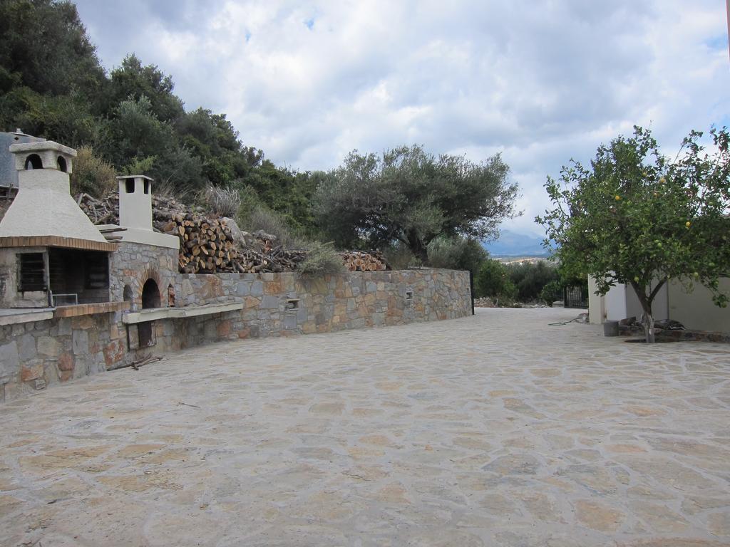Stelios Apartments Istro Bagian luar foto