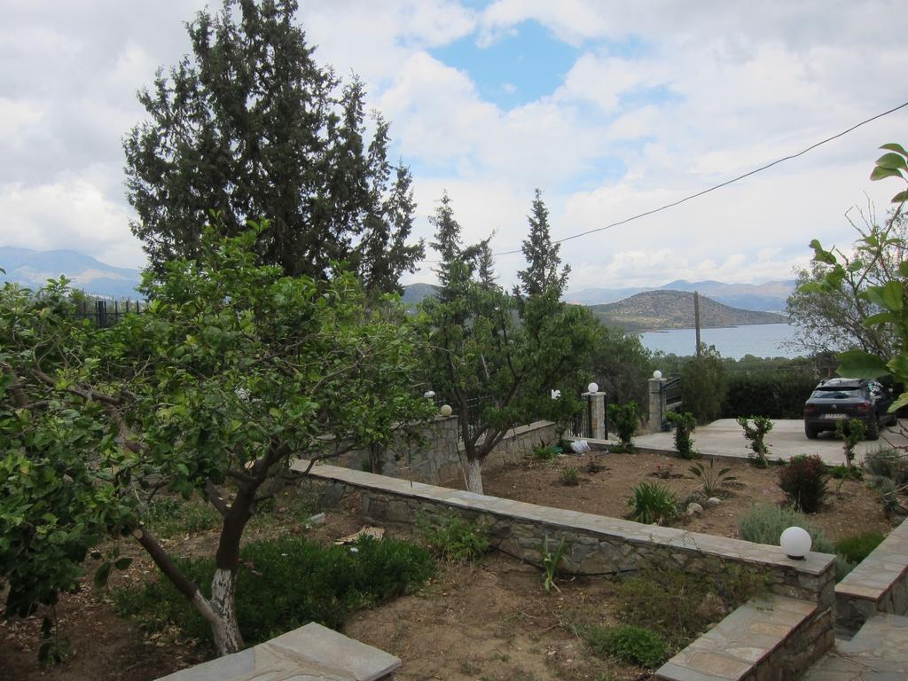 Stelios Apartments Istro Bagian luar foto