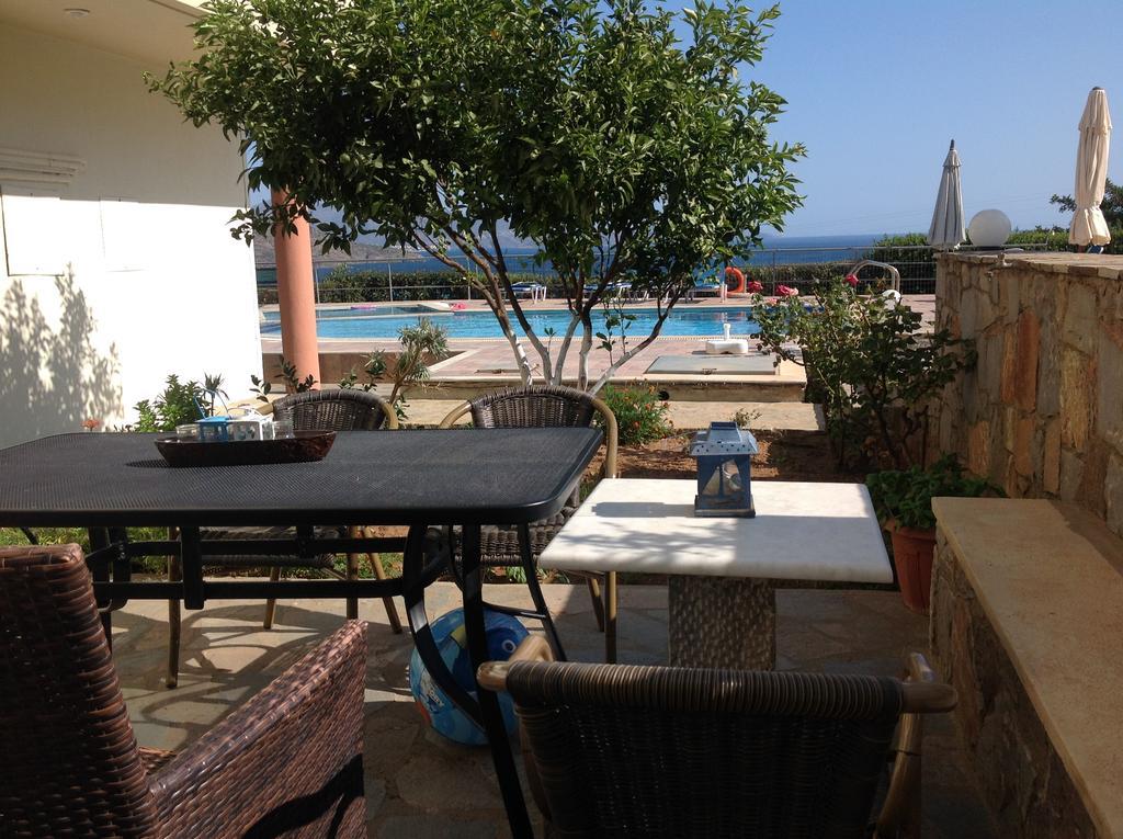Stelios Apartments Istro Bagian luar foto