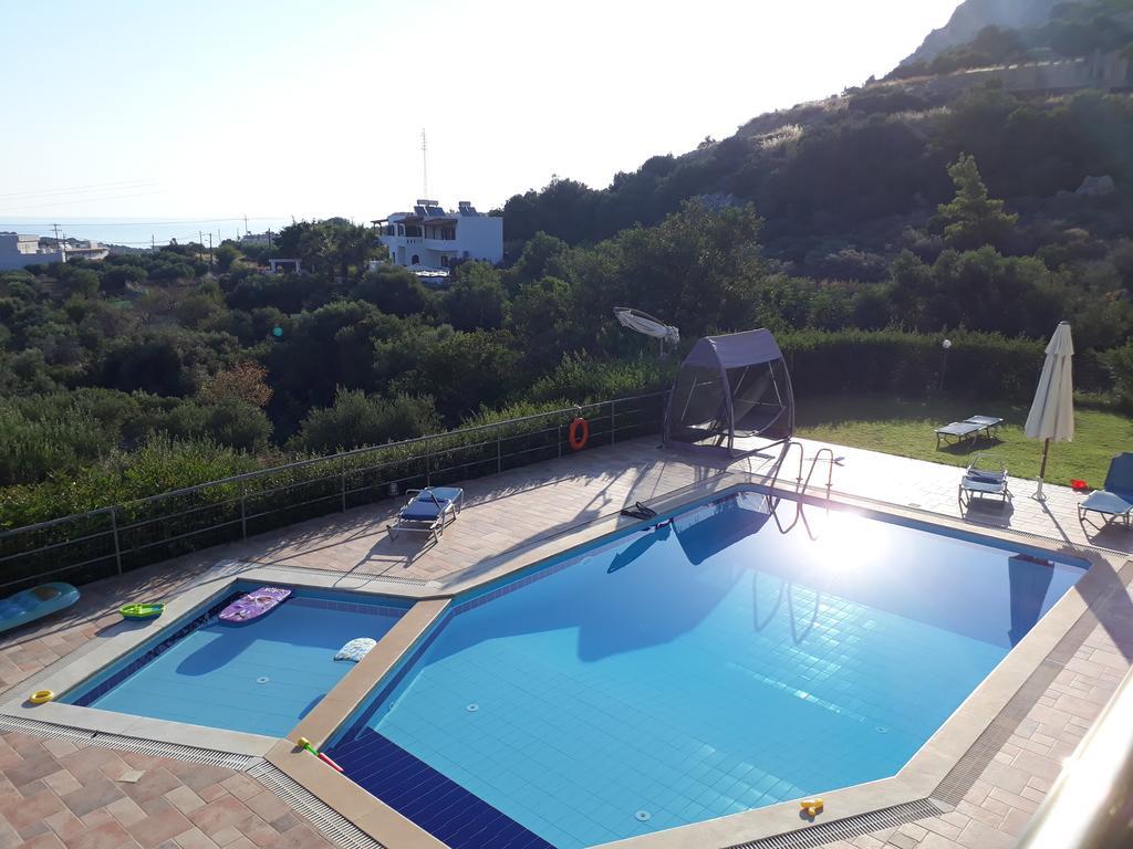 Stelios Apartments Istro Bagian luar foto