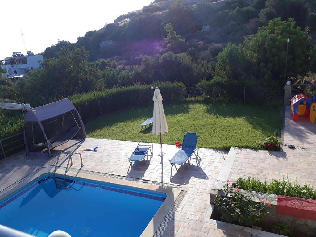 Stelios Apartments Istro Bagian luar foto